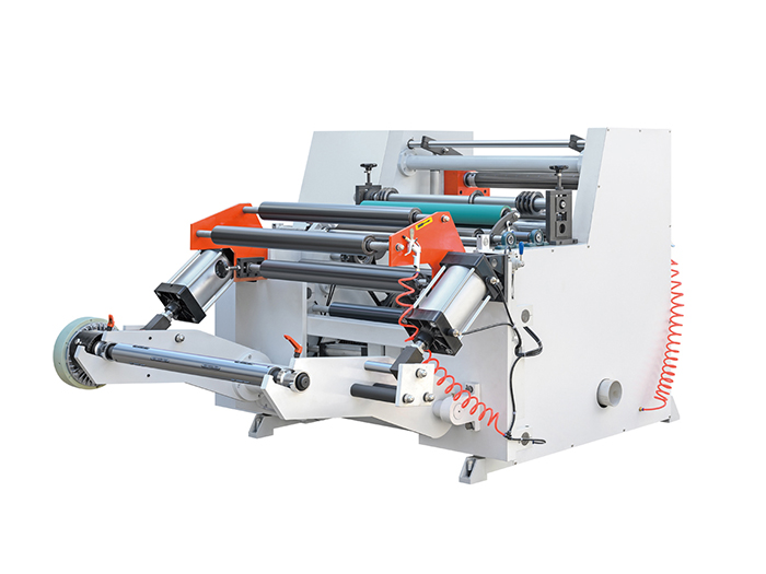 Caractéristiques supérieures à rechercher dans une machine à trancher à haut débit pour la tranche d'étiquette d'autocollant